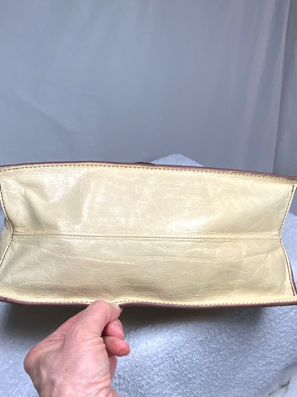 HOBO Beige Leather Shoulder Bag - Picture 8 of 14